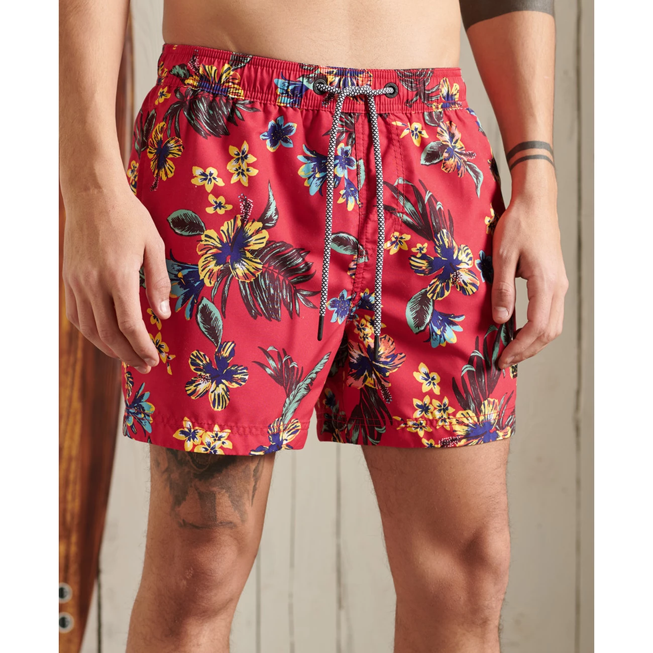 Nouveau 💯 Mode- Lifestyle Homme Superdry Short De Bain Superdry Beach Volley 5s ROUGE 🛒 1 Nouveau 💯 Mode- Lifestyle Homme Superdry Short De Bain Superdry Beach Volley 5s ROUGE 🛒