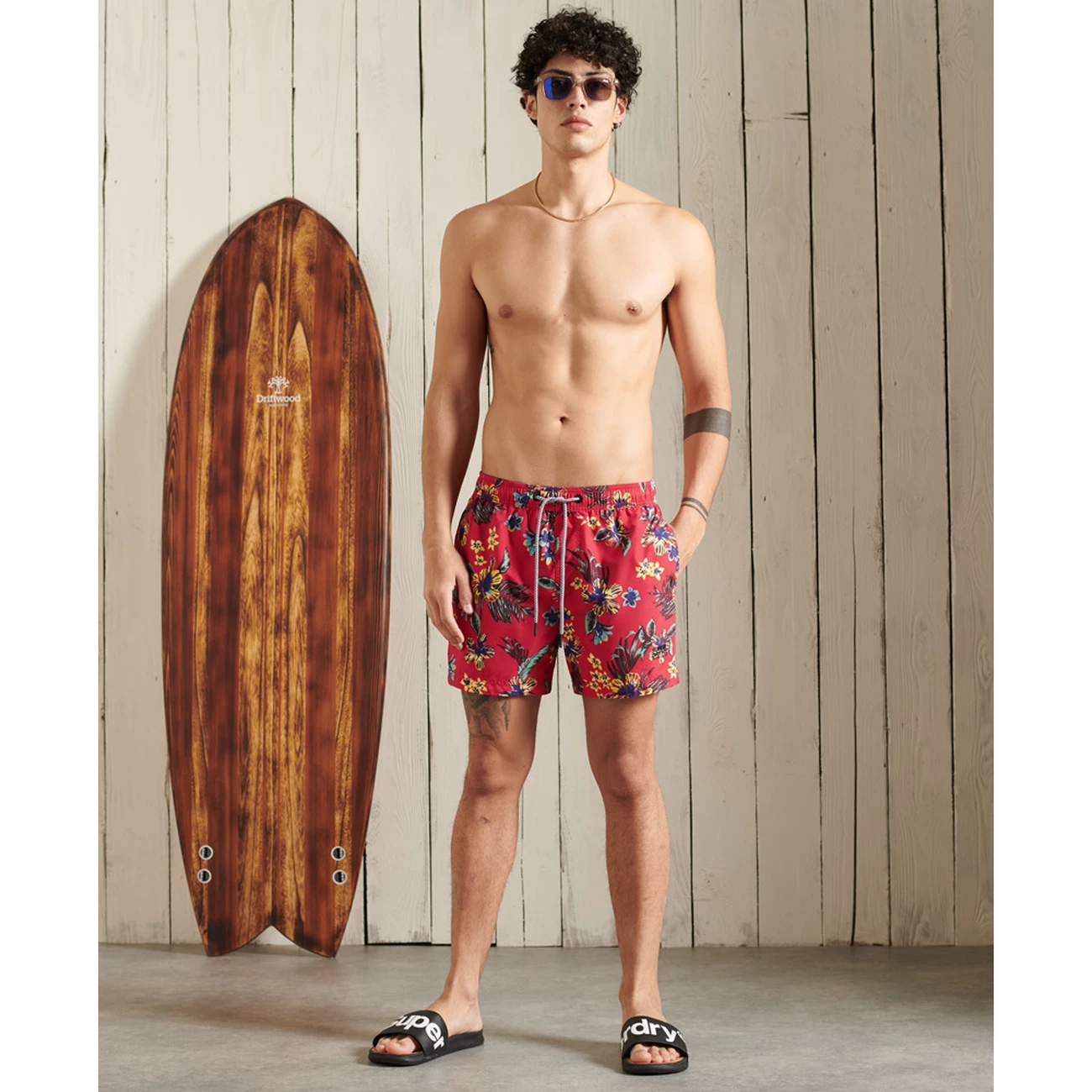 Nouveau 💯 Mode- Lifestyle Homme Superdry Short De Bain Superdry Beach Volley 5s ROUGE 🛒 6 Nouveau 💯 Mode- Lifestyle Homme Superdry Short De Bain Superdry Beach Volley 5s ROUGE 🛒 – Image 6